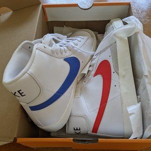 New nike mid '77 vintage sneakers/white-habanero red-medium blue, size 12